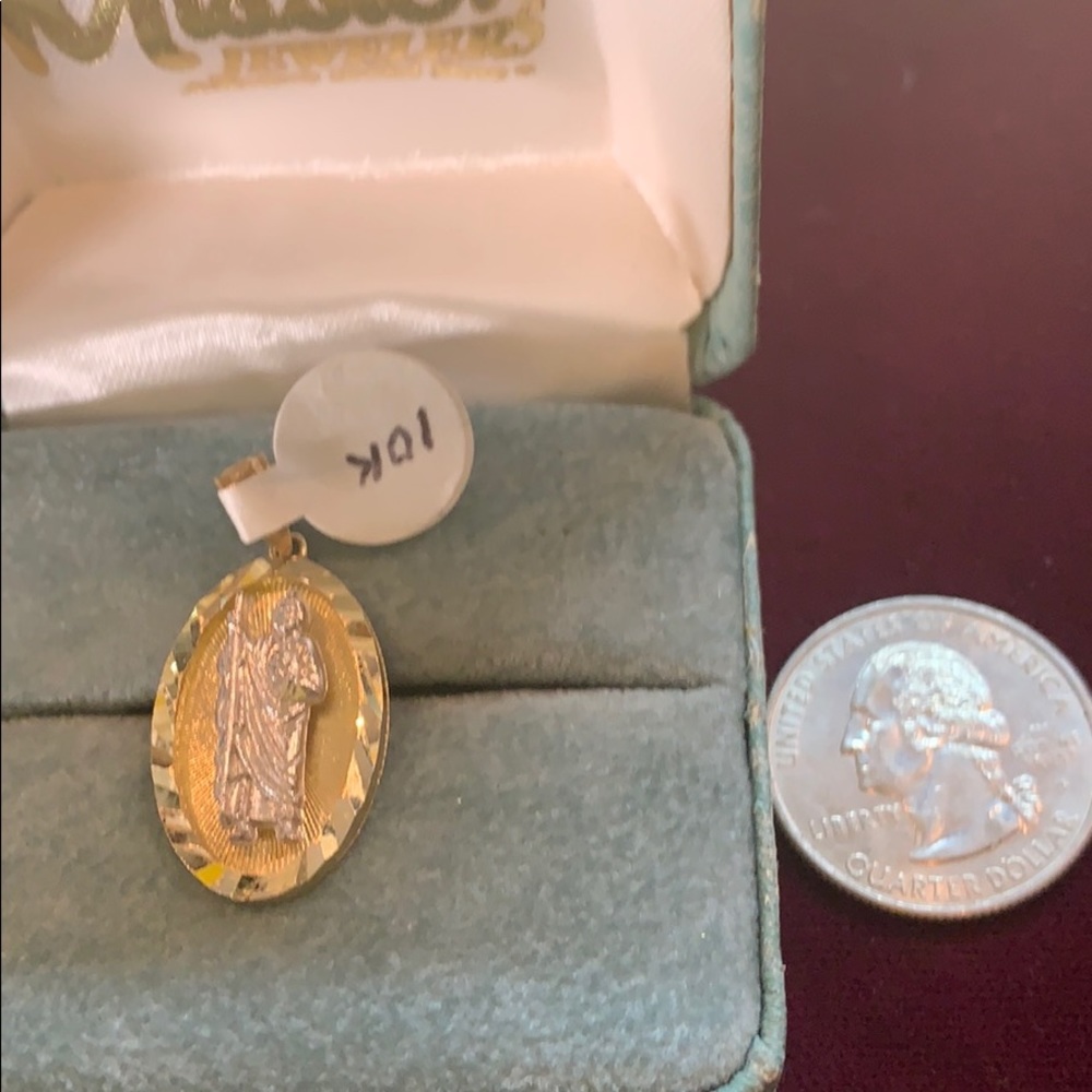 Gold medallion